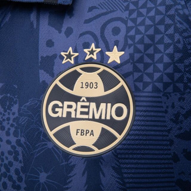Terceira camisa do Grêmio 2025-2026 é lançada pela Umbro