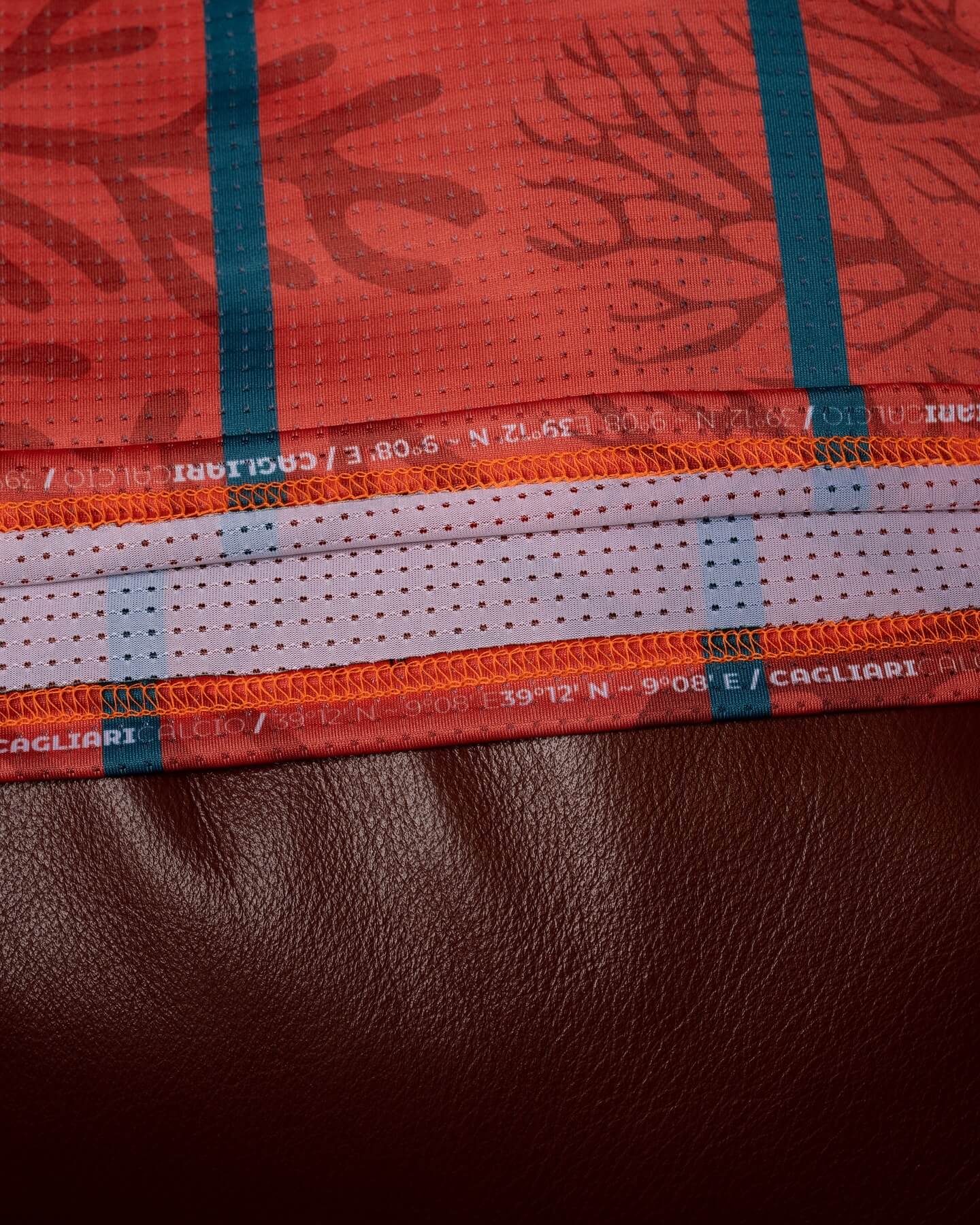 Cagliari lança nova quarta camisa 2025-2026 da EYE Sport