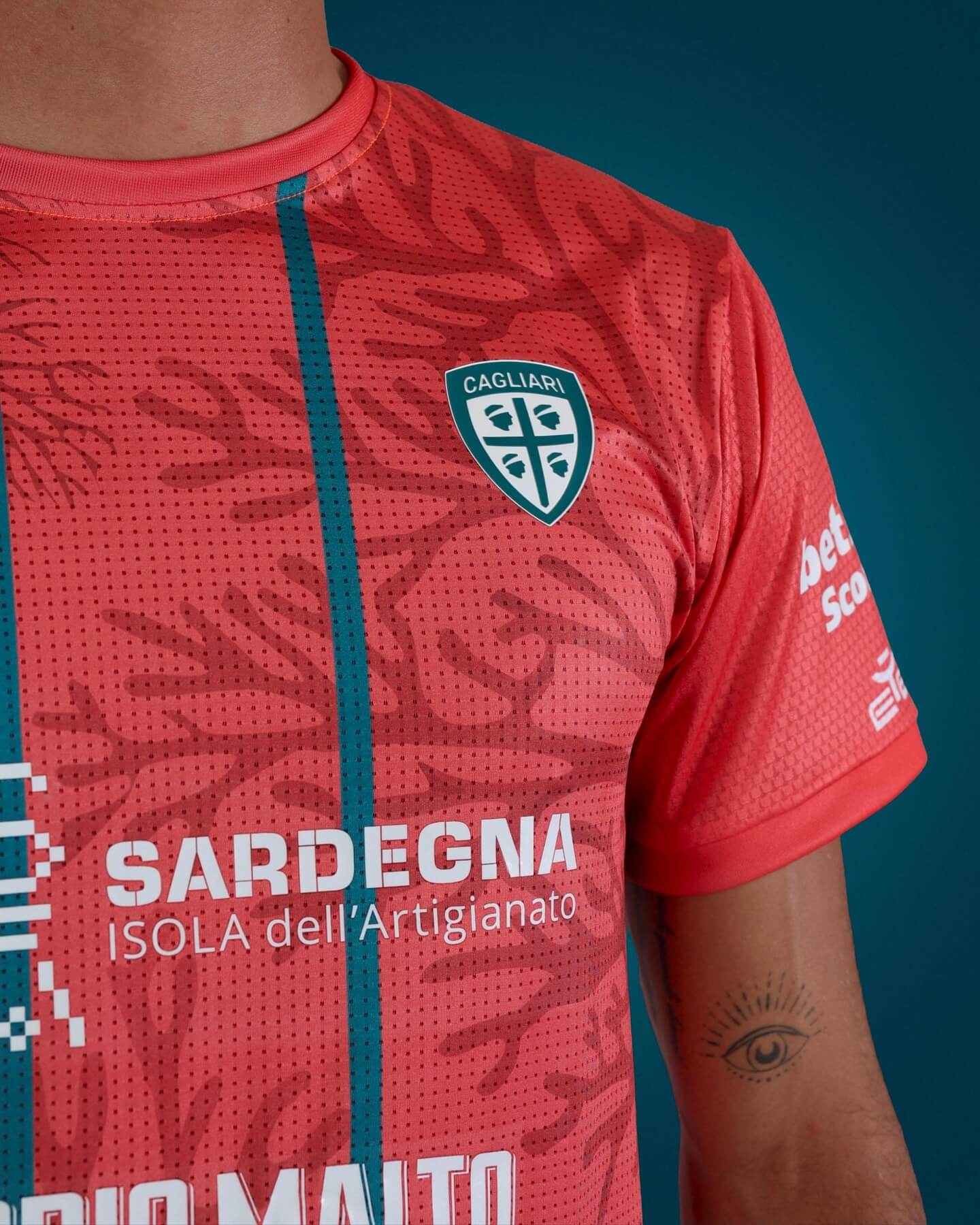 Cagliari lança nova quarta camisa 2025-2026 da EYE Sport