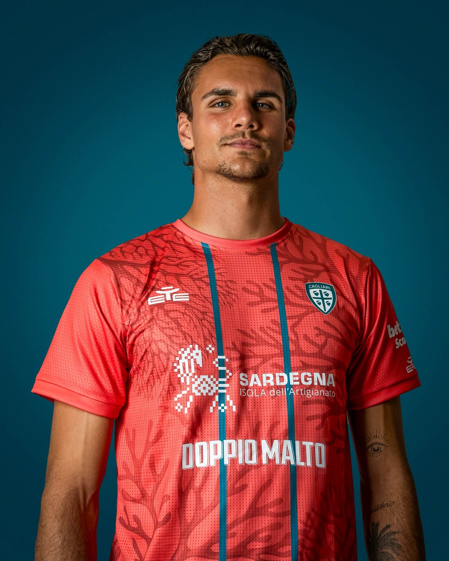 Cagliari lança nova quarta camisa 2025-2026 da EYE Sport