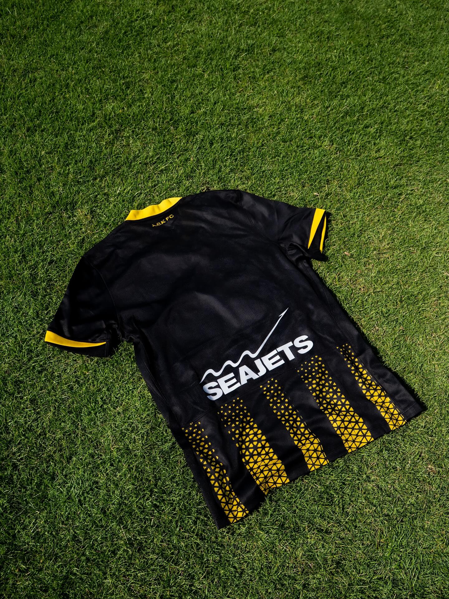 Camisas do AEK Atenas 2025-2026 são apresentadas pela Nike