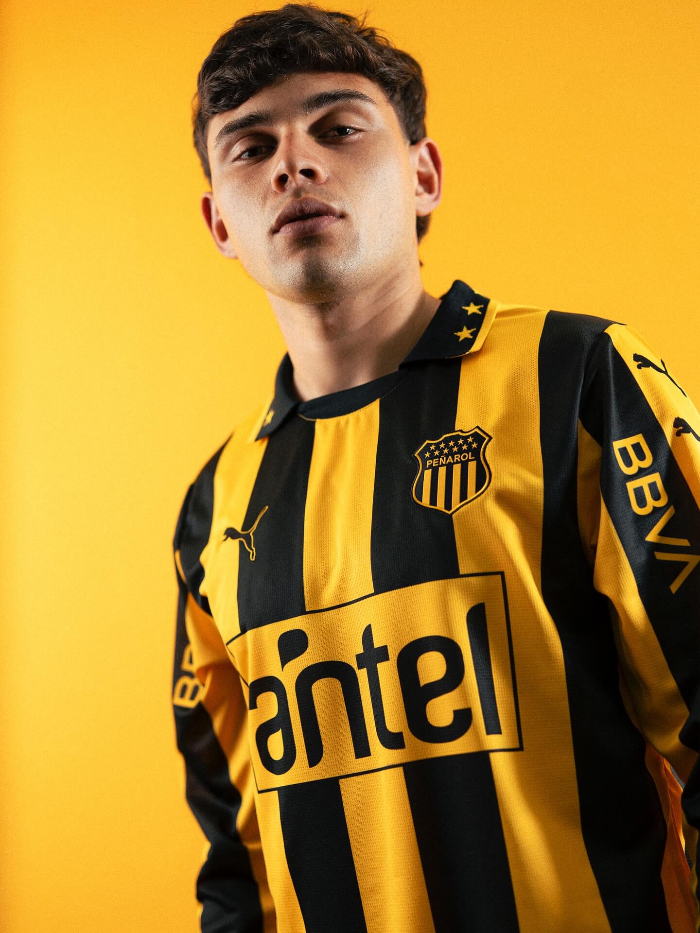 Camisa dos 134 anos do Peñarol é lançada pela PUMA