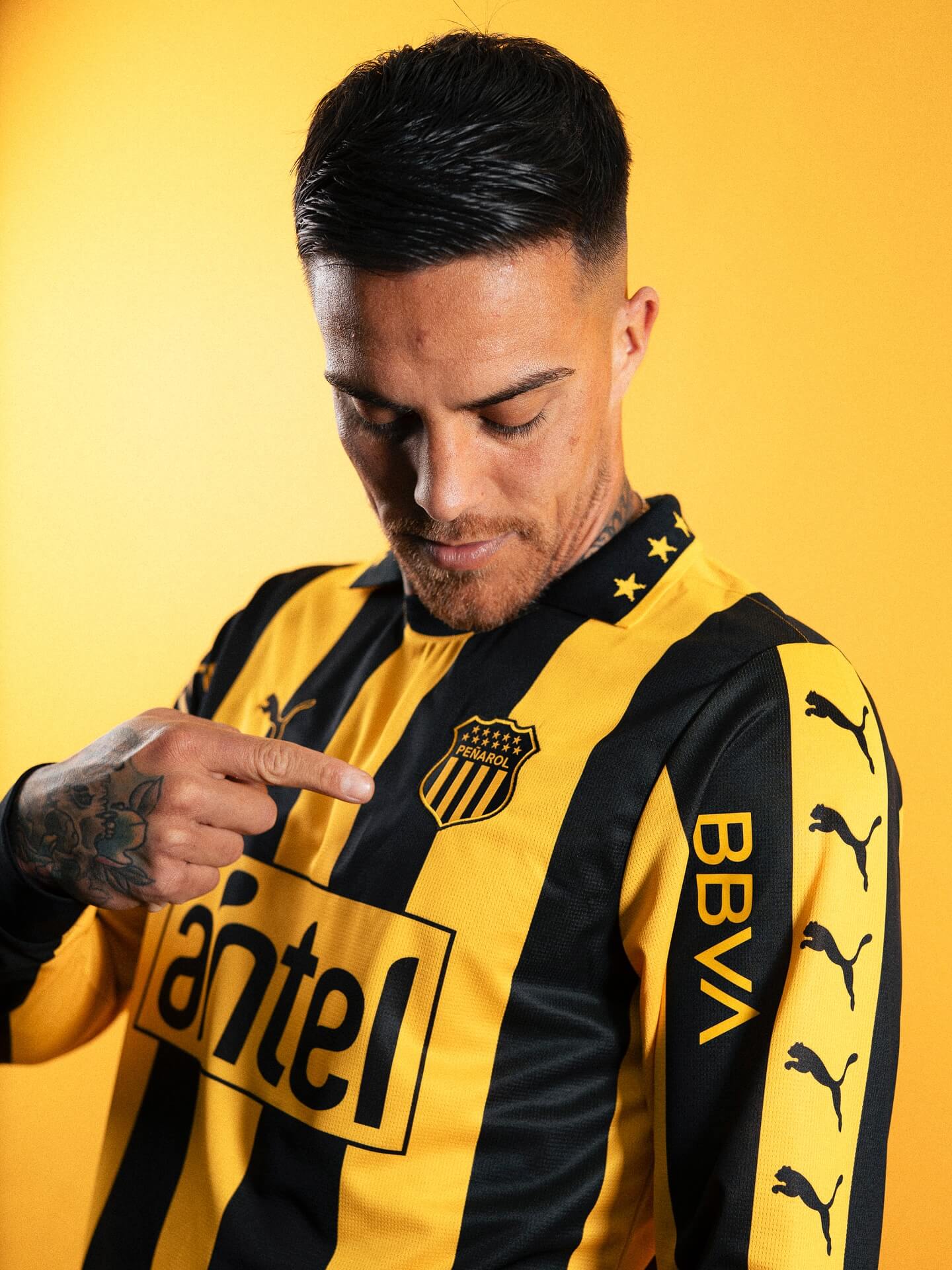 Camisa dos 134 anos do Peñarol é lançada pela PUMA