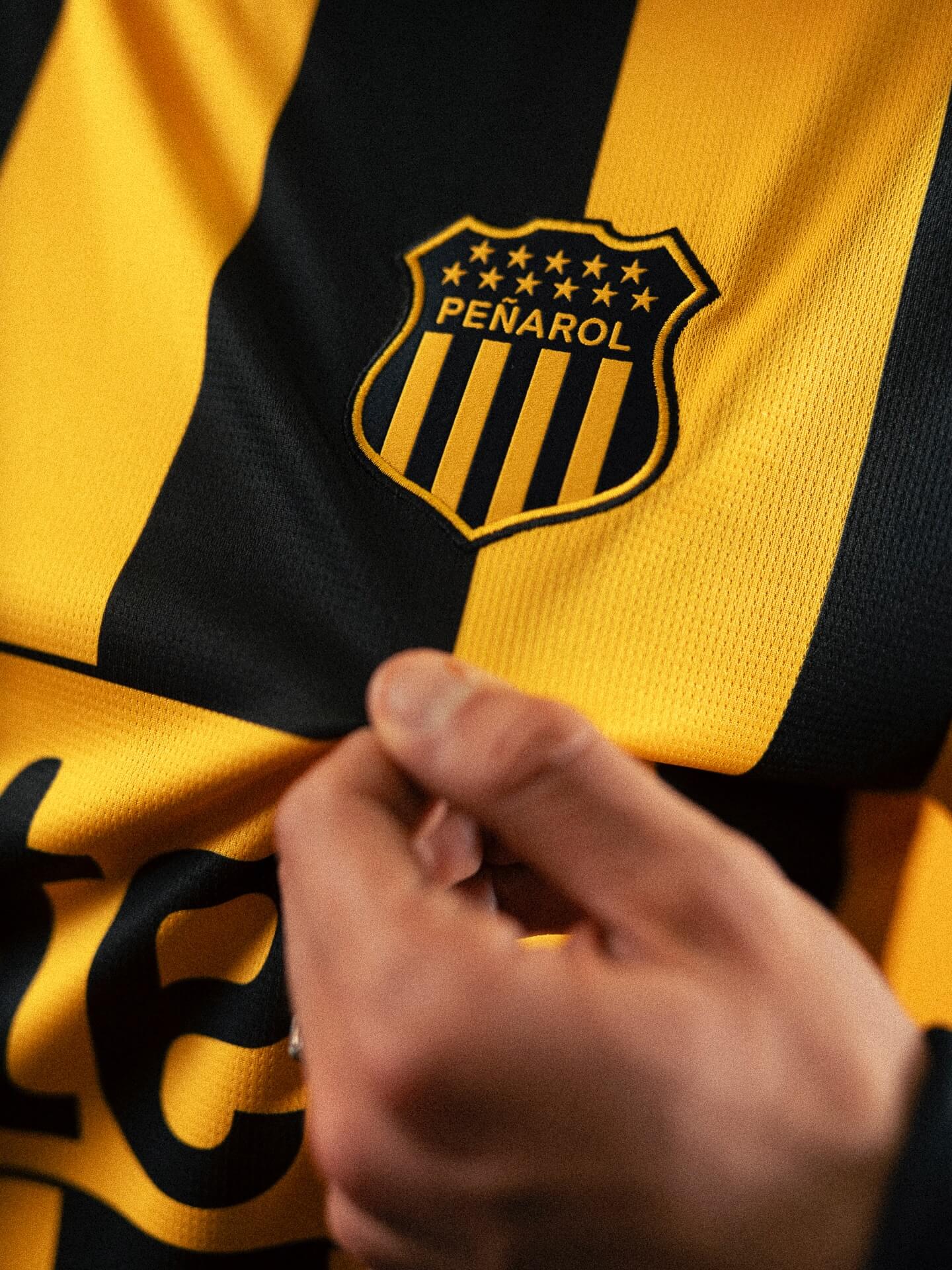 Camisa dos 134 anos do Peñarol é lançada pela PUMA