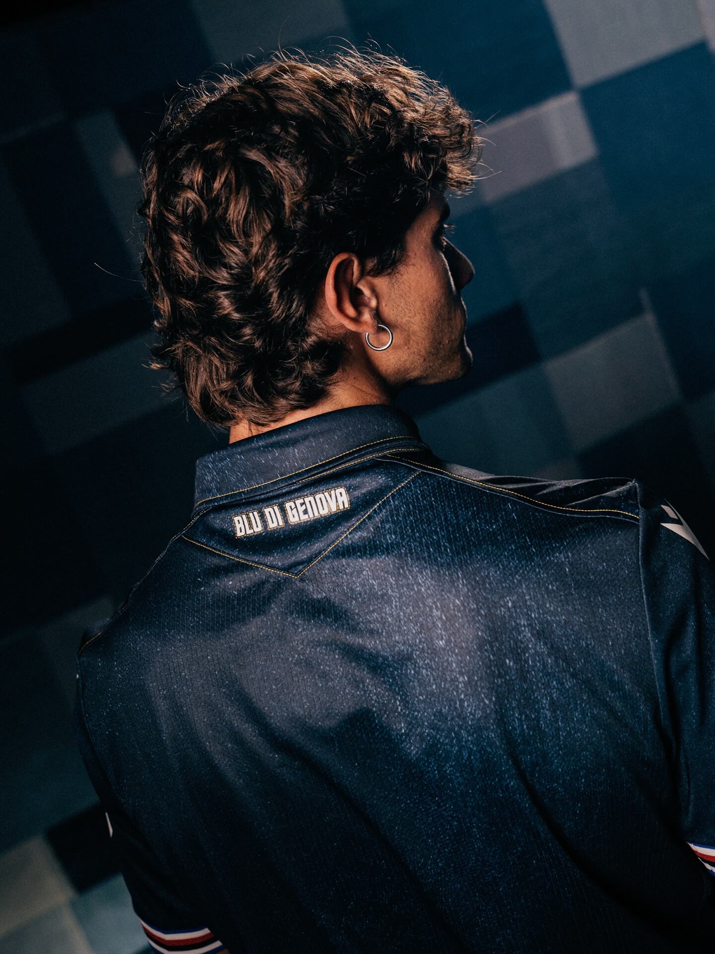 Sampdoria lança nova camisa reserva 2025-2026 com homenagem à moda de Gênova