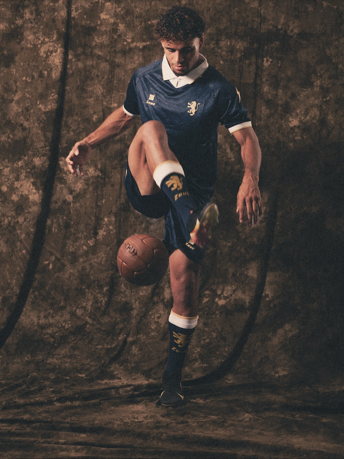 Frosinone comemora 97 anos com camisa em edição limitada