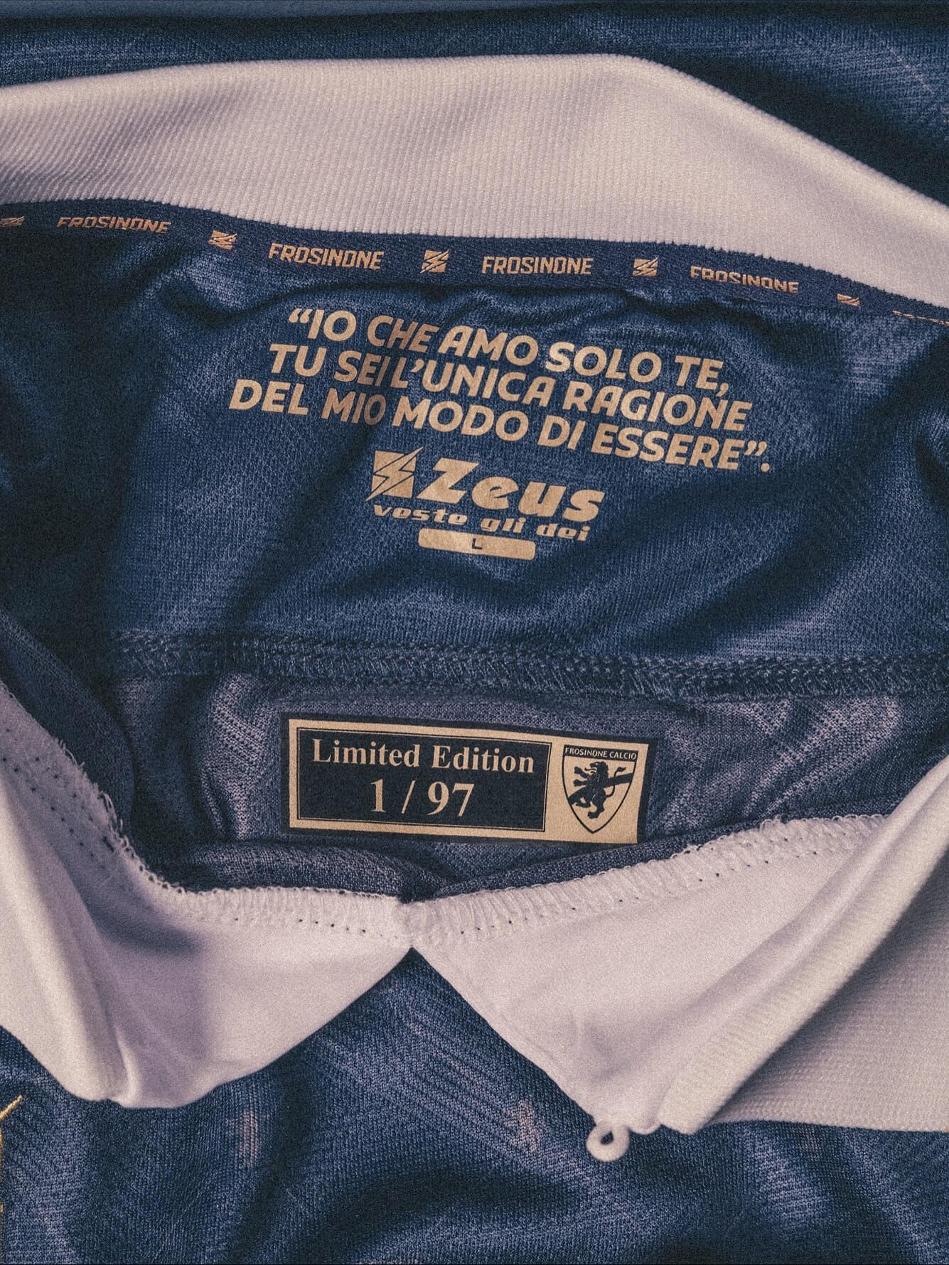 Frosinone comemora 97 anos com camisa em edição limitada