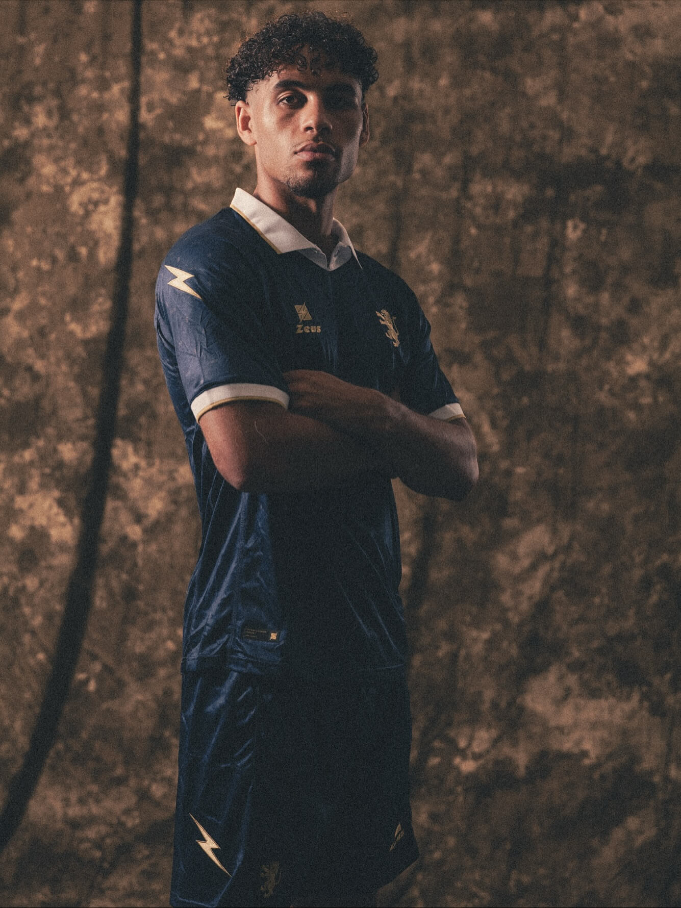 Frosinone comemora 97 anos com camisa em edição limitada