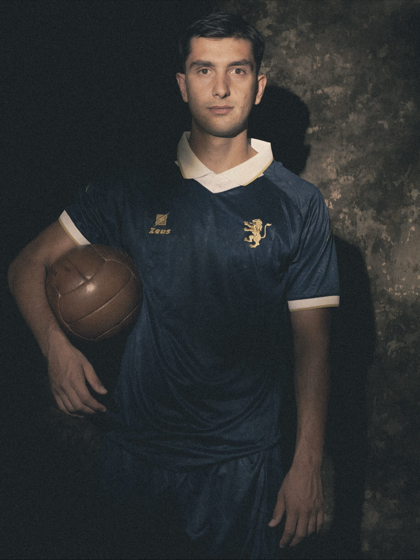 Frosinone comemora 97 anos com camisa em edição limitada