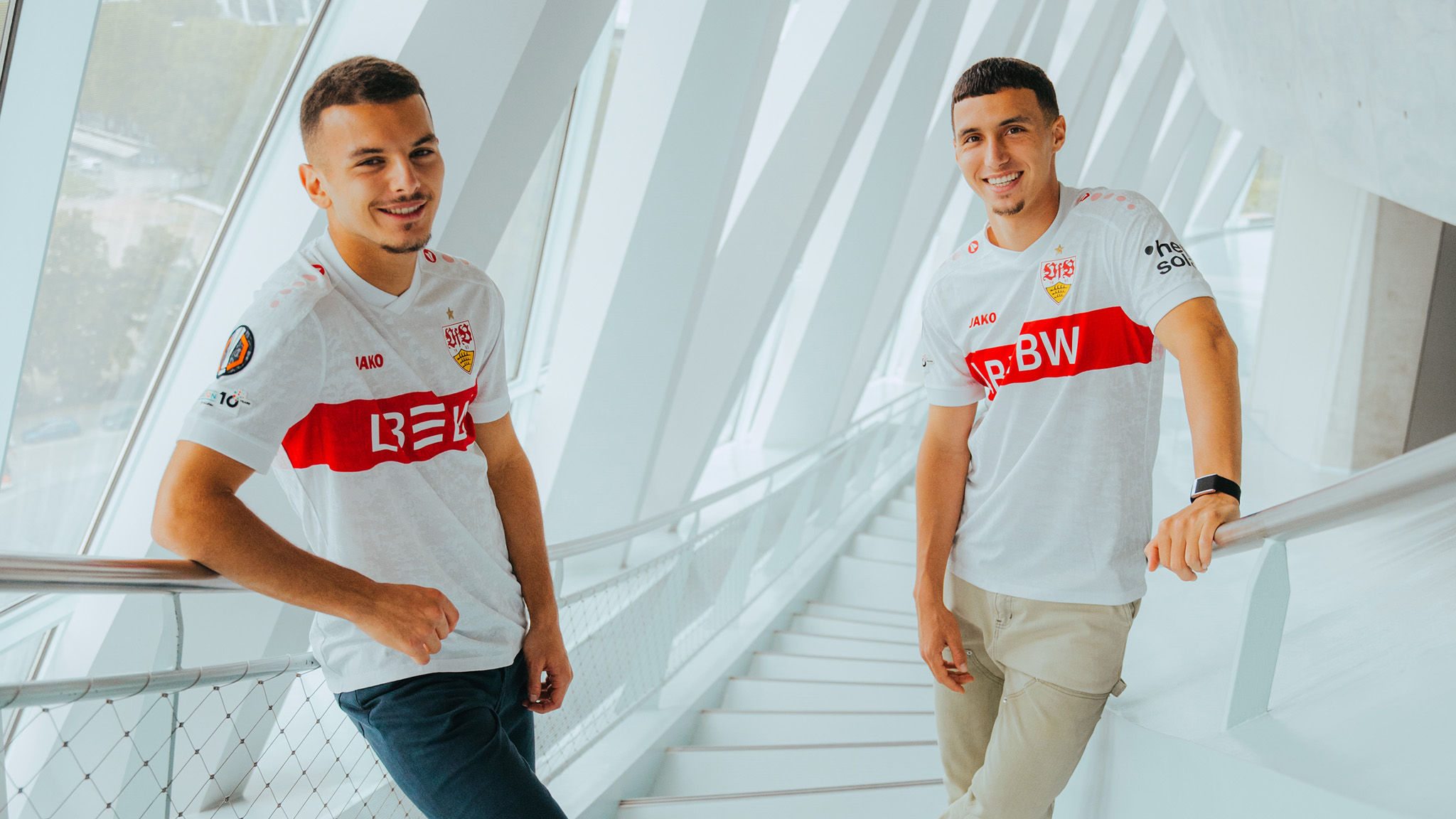 Camisa do VfB Stuttgart para a UEL 2025-2026 é apresentada pela JAKO