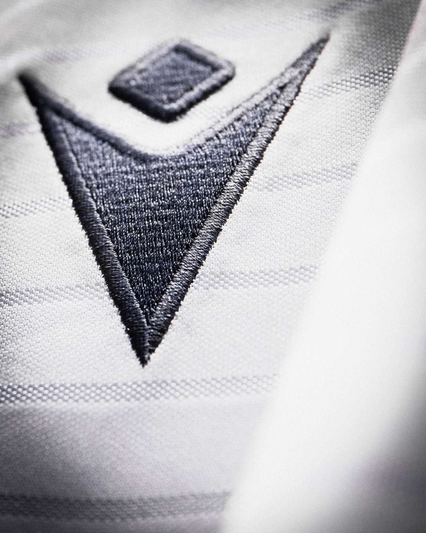 Camisa UEL do FC Basel 2025-2026 é lançada pela Macron