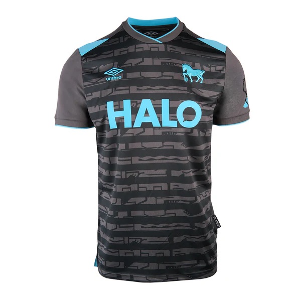 Ipswich Town lança nova terceira camisa da Umbro para 2025-2026