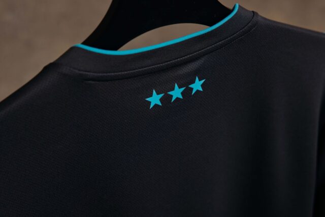 Ipswich Town lança nova terceira camisa da Umbro para 2025-2026