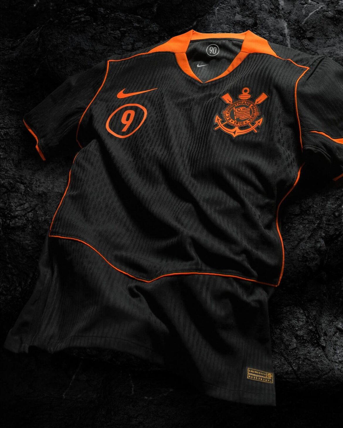 Camisa Corinthians III 2025/26 — frente preta com detalhes laranja