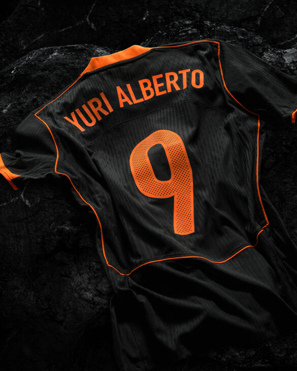 Costas da Camisa Corinthians III 2025/26 mostrando moldura e cortes
