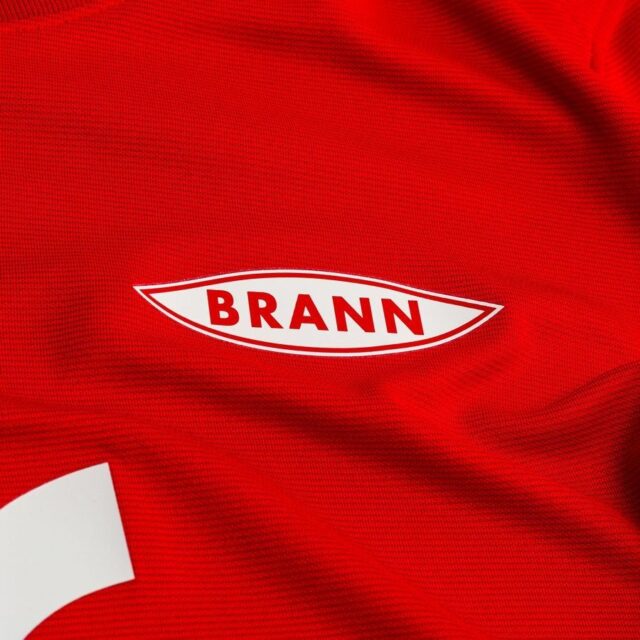 SK Brann lança camisa para a UEL 2025-2026