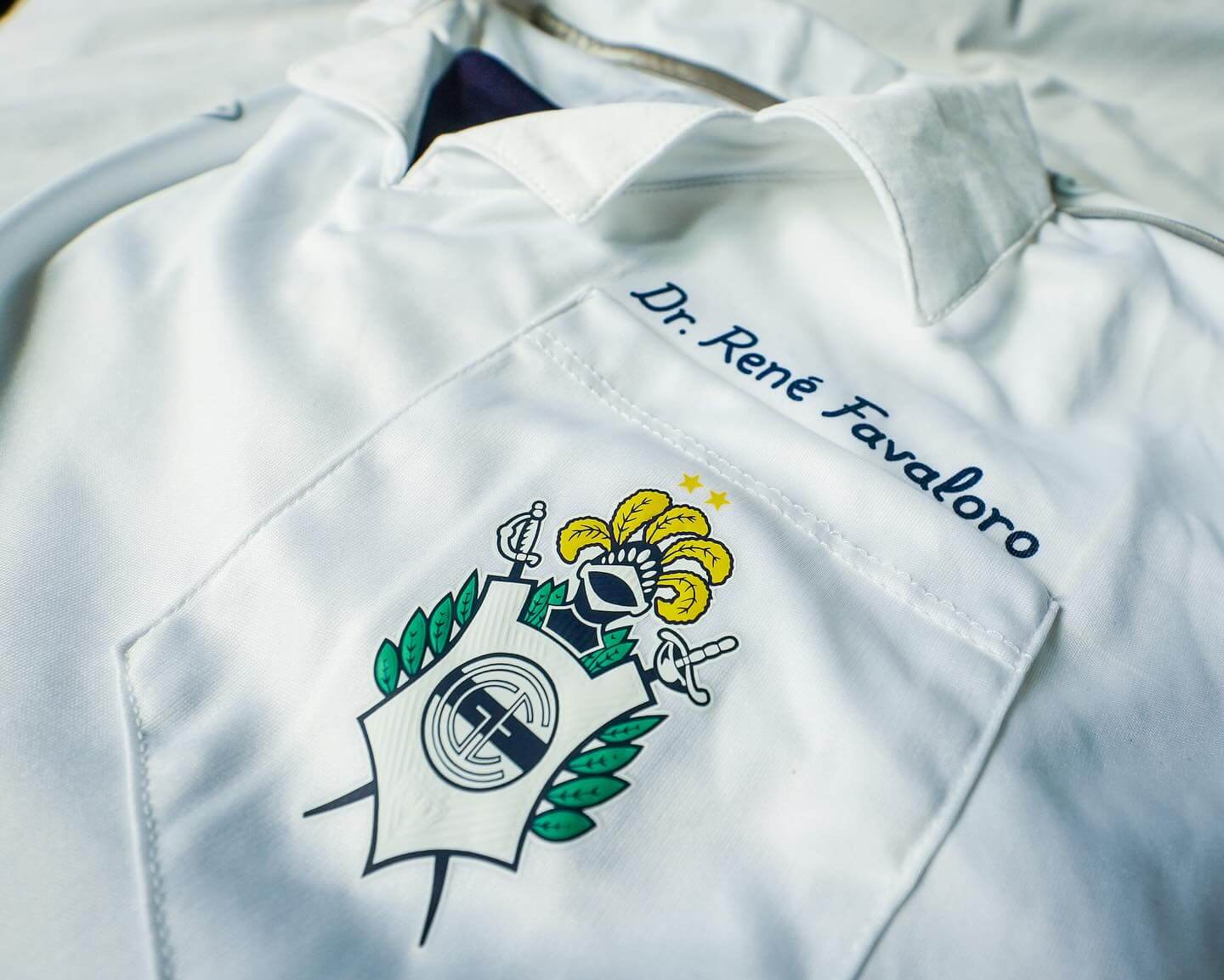 Gimnasia La Plata lança cápsula Wolf Heart em homenagem a René Favaloro