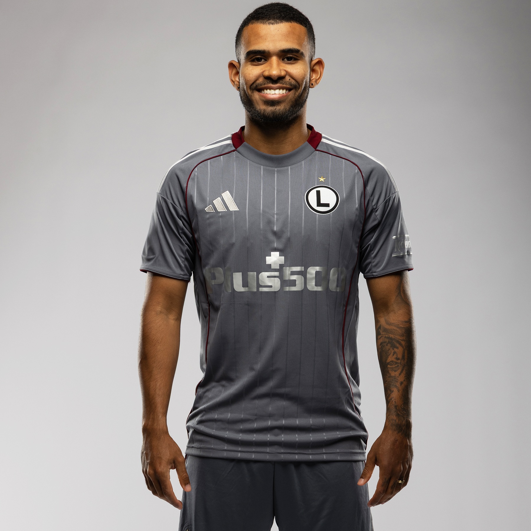 Terceira camisa do Legia Varsóvia 2025-2026 é apresentada pela Adidas