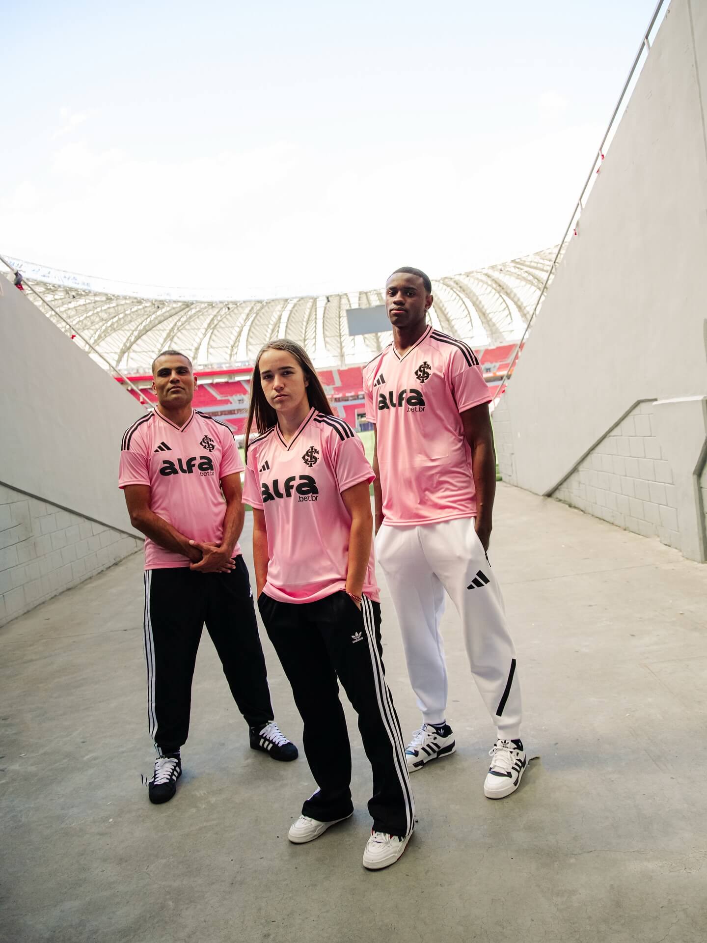 Internacional lança camisa para o Outubro Rosa 2025