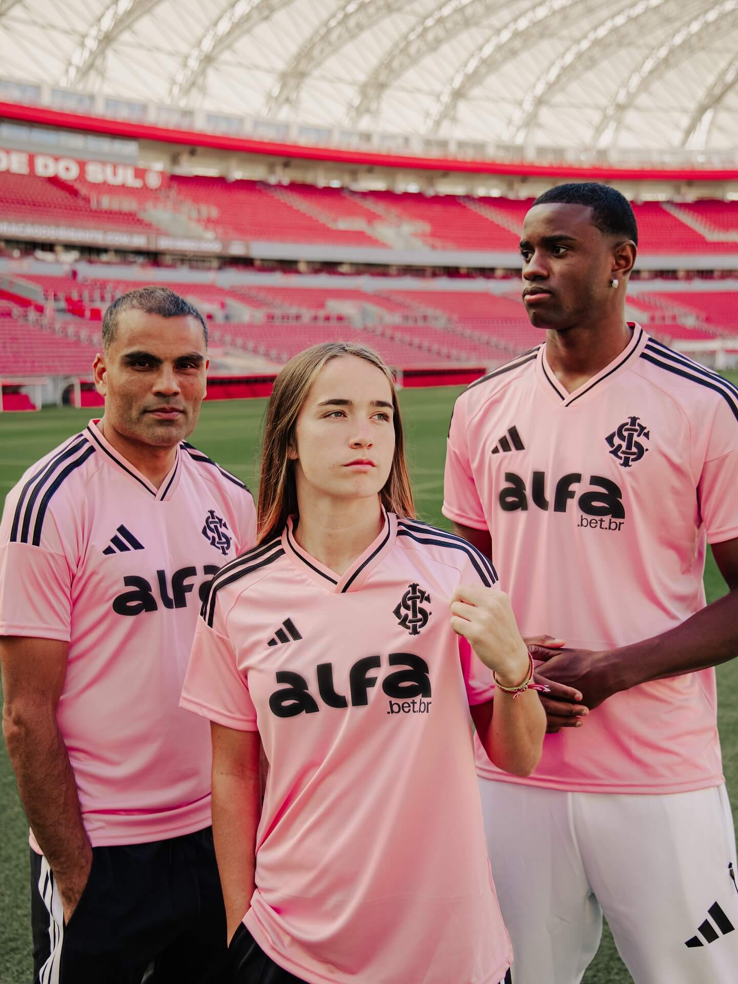 Internacional lança camisa para o Outubro Rosa 2025