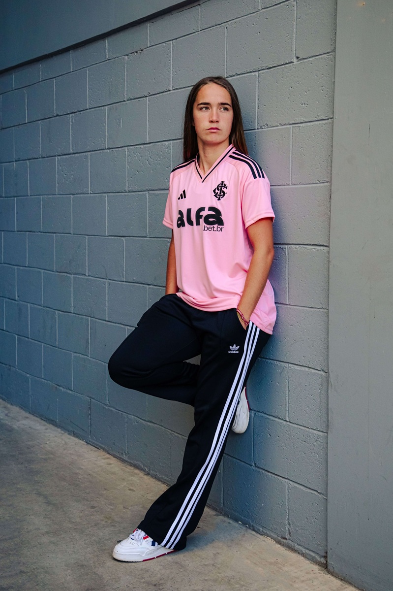 Internacional lança camisa para o Outubro Rosa 2025
