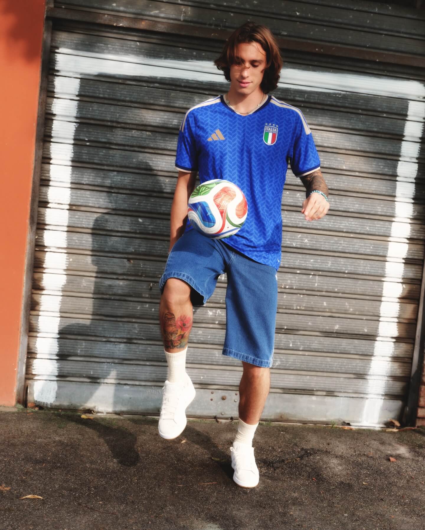 Camisa titular da Itália para a Copa 2026 é lançada pela adidas