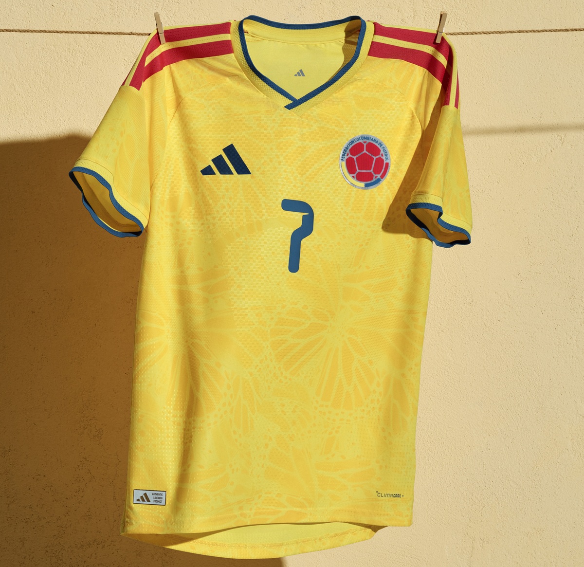 Camisa titular da Colômbia para a Copa do Mundo 2026 é lançada pela adidas