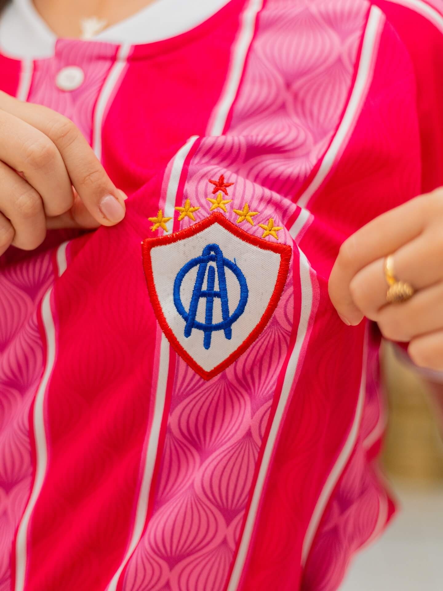 Itabaiana lança camisa para o Outubro Rosa 2025