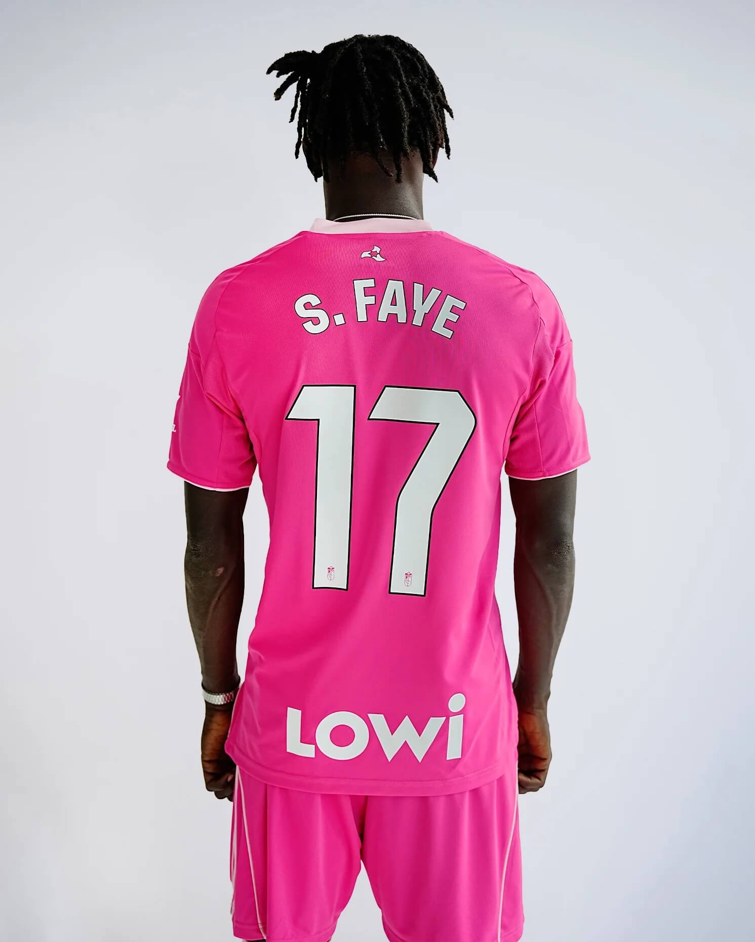 Quarta camisa do Granada CF 2025-2026 é revelada pela adidas