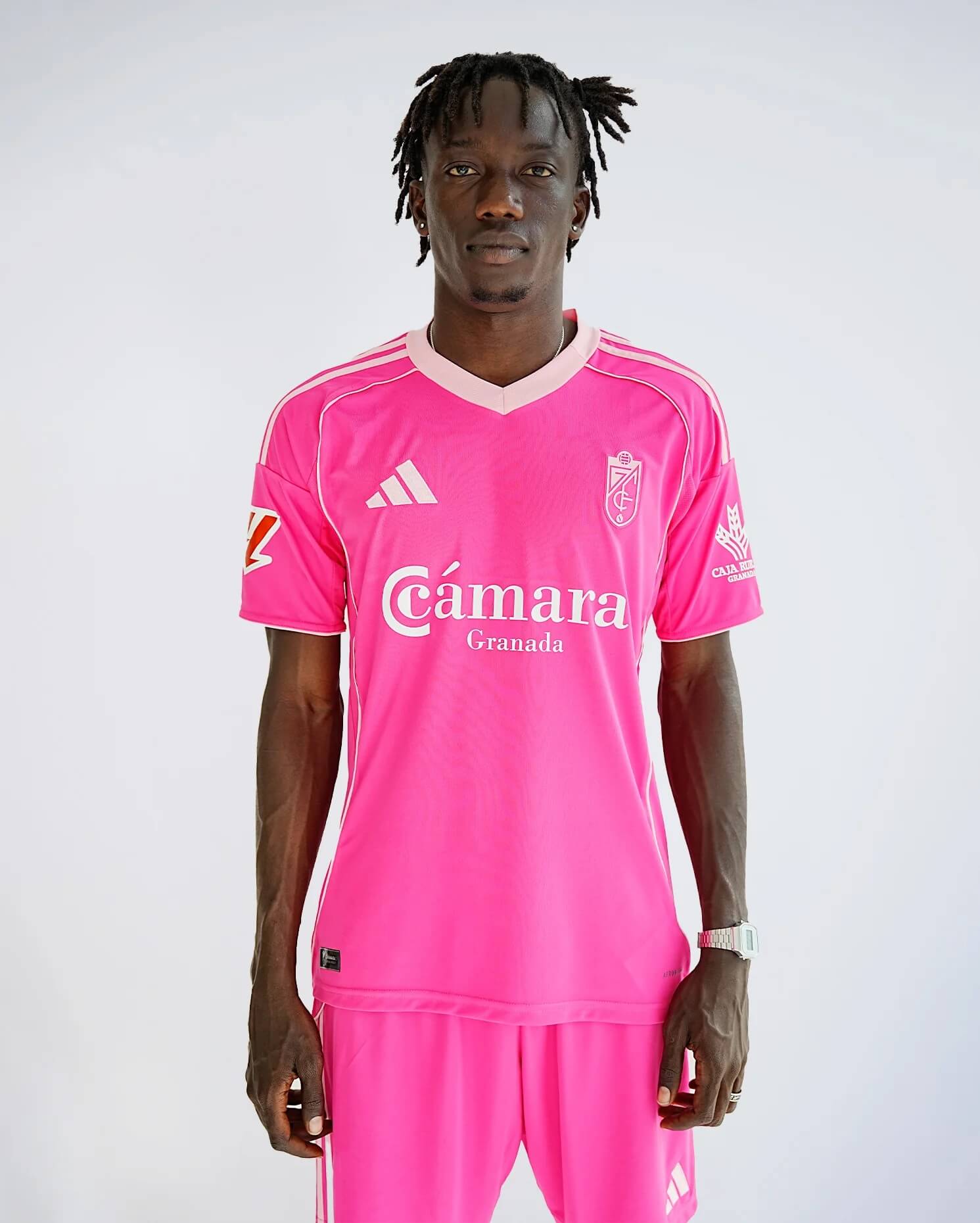 Quarta camisa do Granada CF 2025-2026 é revelada pela adidas