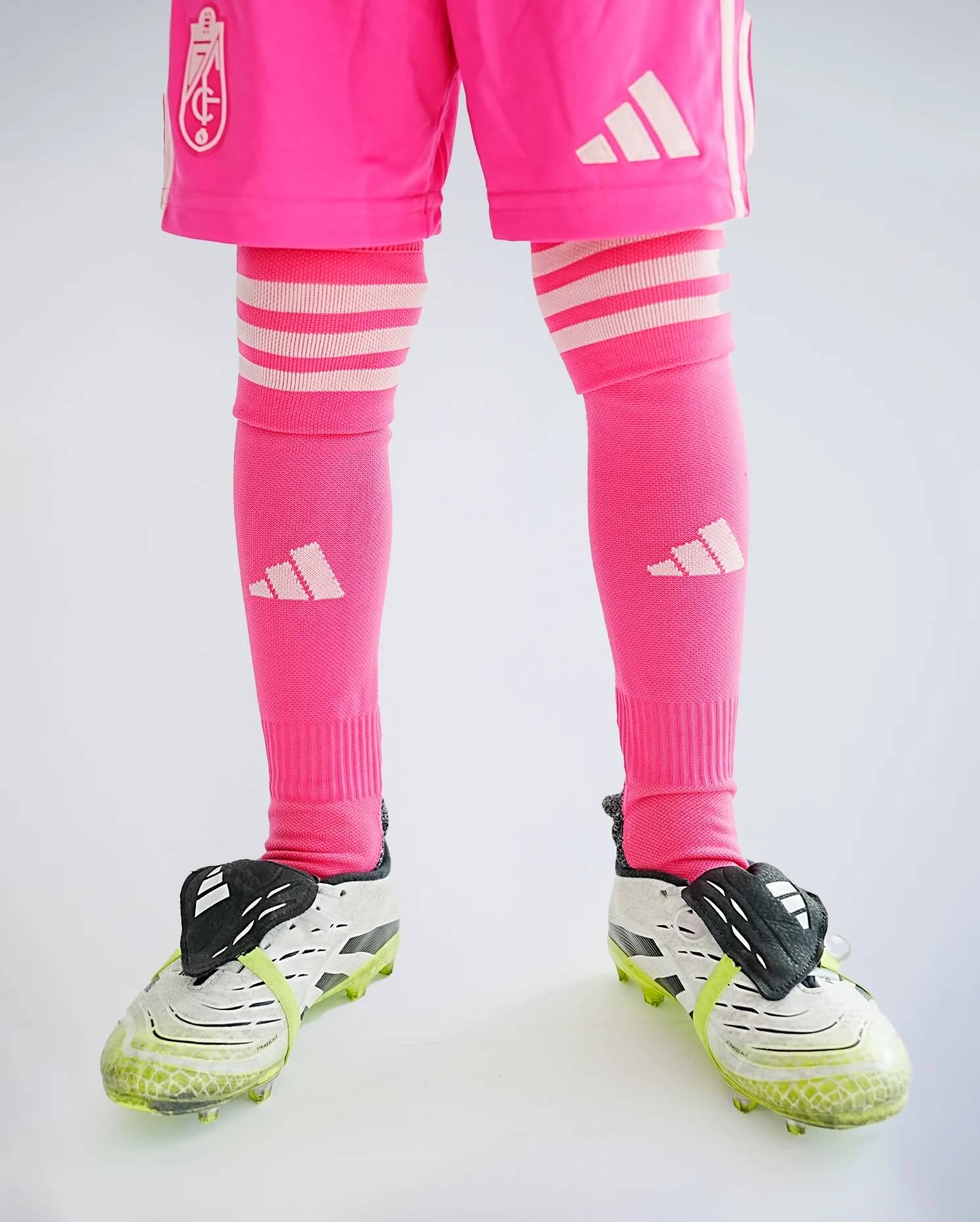 Quarta camisa do Granada CF 2025-2026 é revelada pela adidas