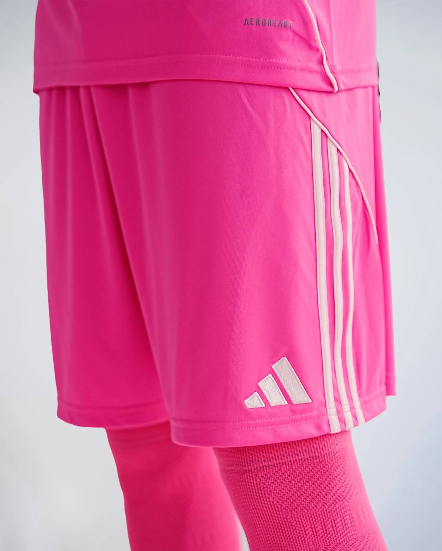 Quarta camisa do Granada CF 2025-2026 é revelada pela adidas