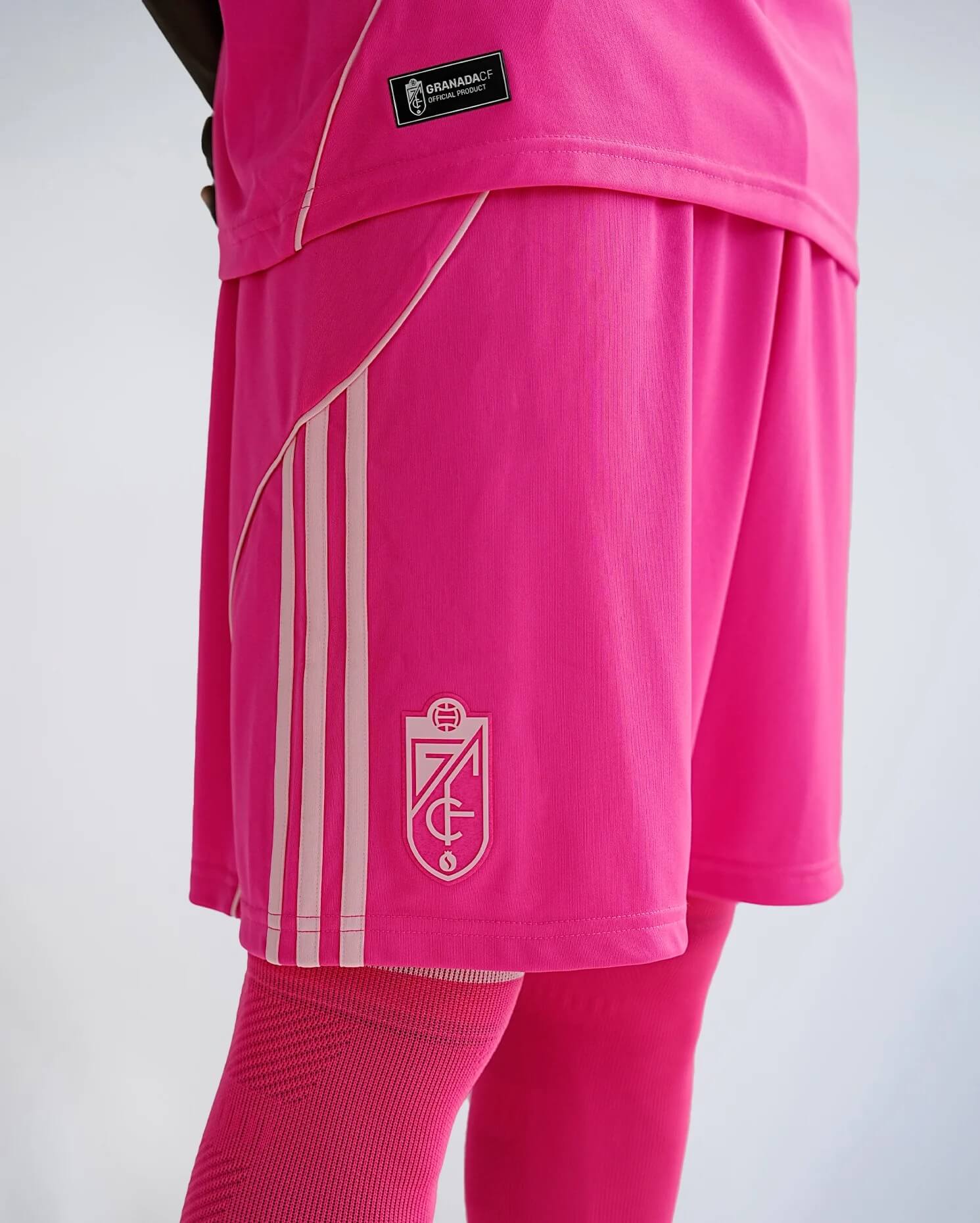 Quarta camisa do Granada CF 2025-2026 é revelada pela adidas