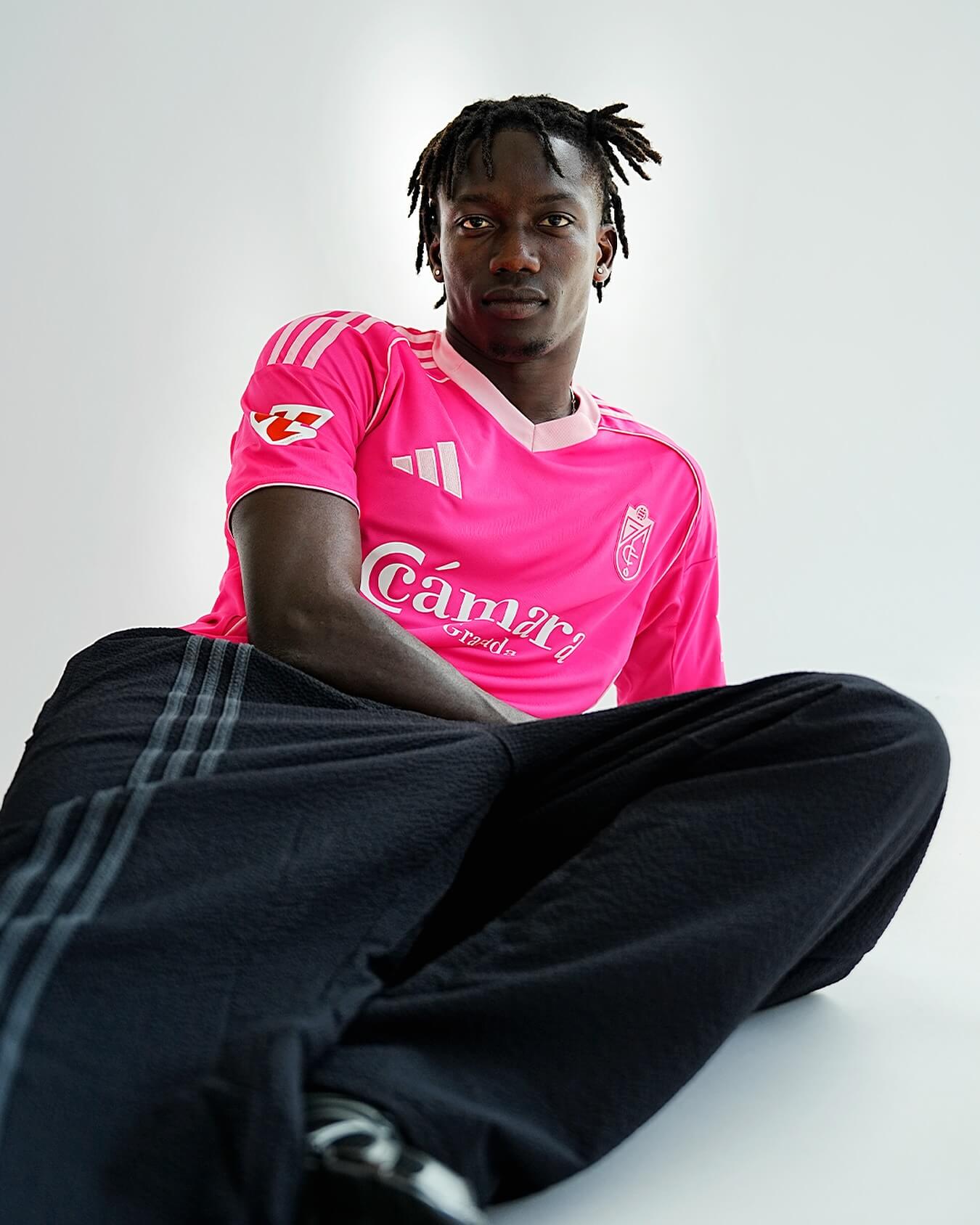 Quarta camisa do Granada CF 2025-2026 é revelada pela adidas