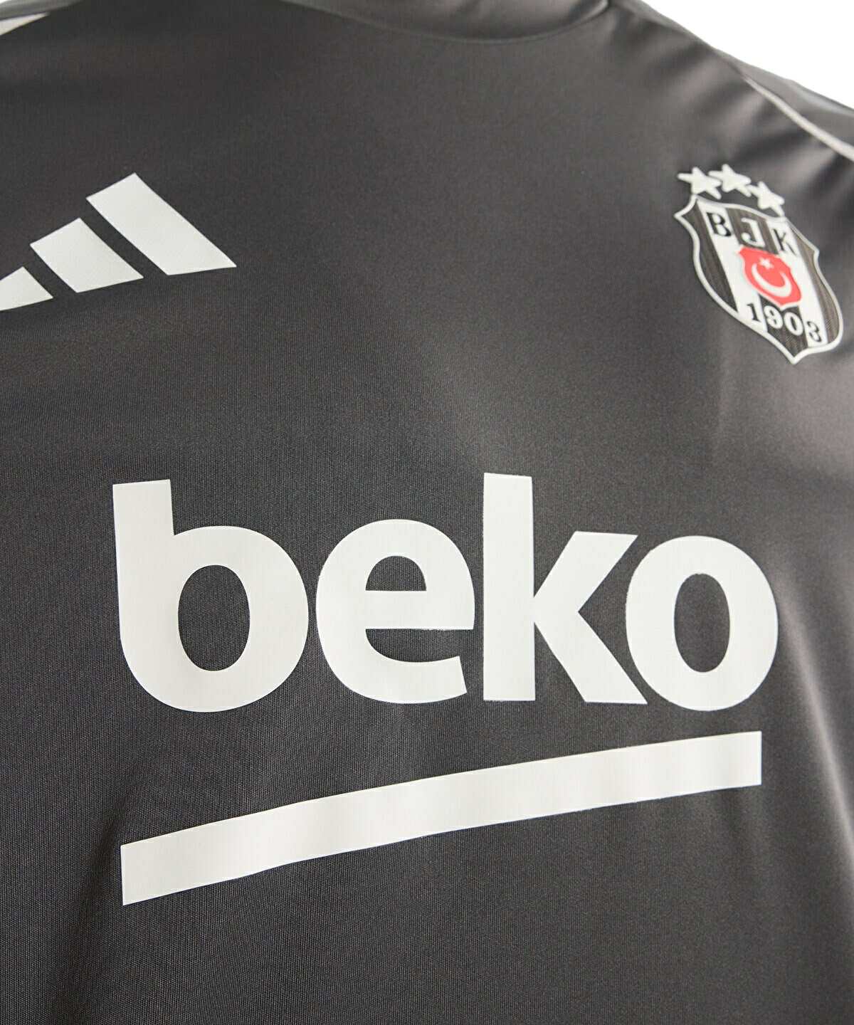 Quarta camisa do Besiktas 2025-2026 é lançada pela adidas