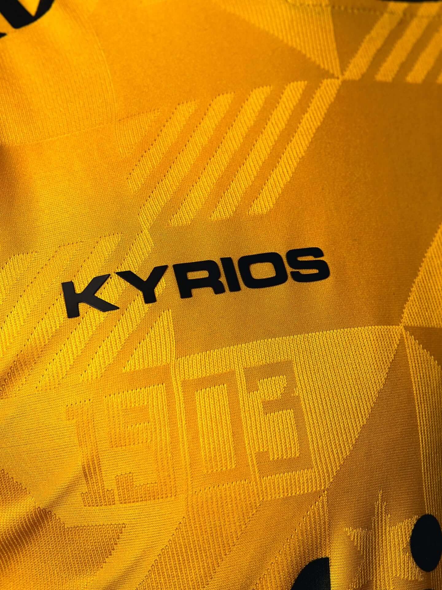 Camisa de 122 anos do Club Guaraní é revelada pela Kyrios