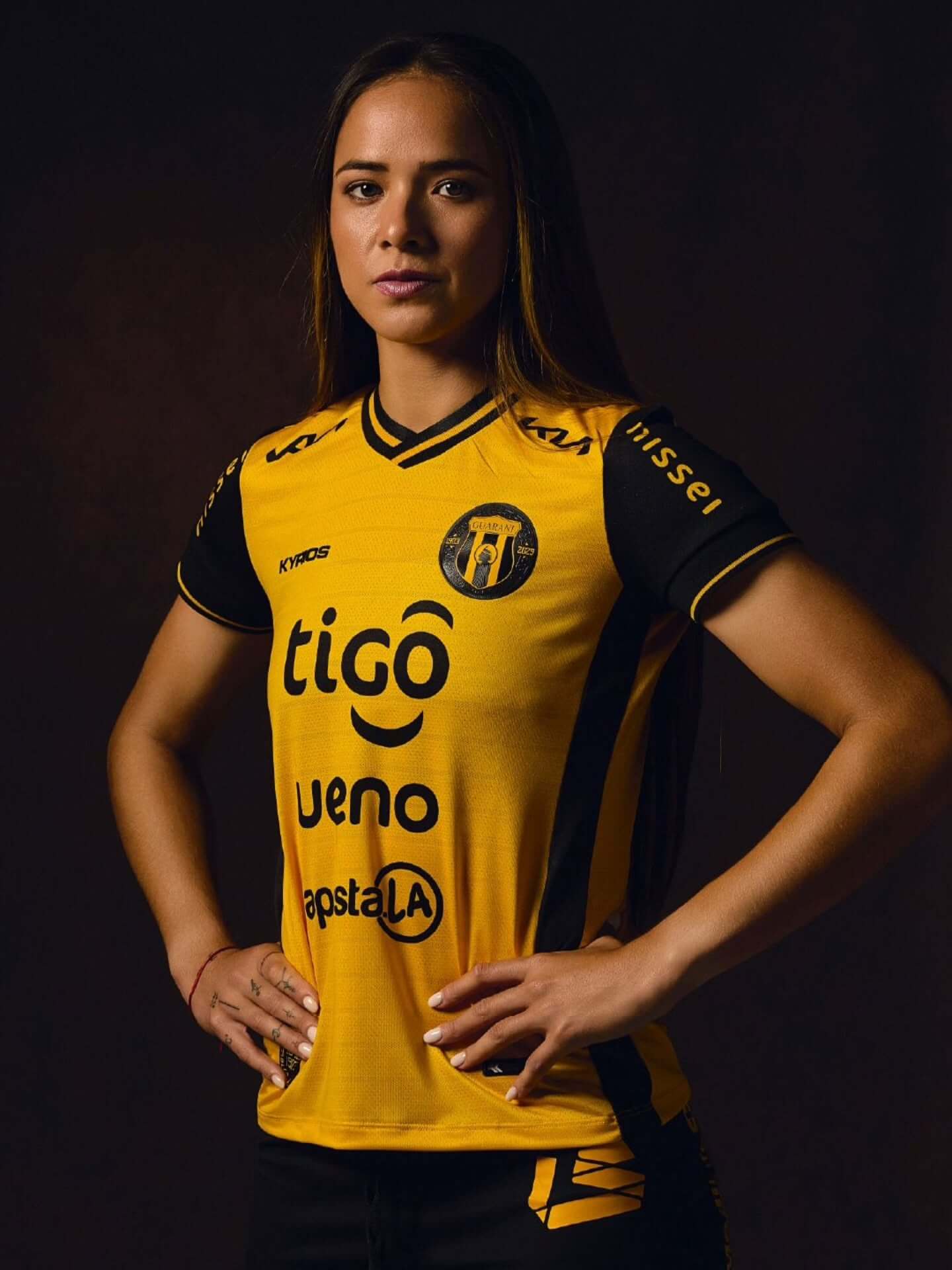 Camisa de 122 anos do Club Guaraní é revelada pela Kyrios
