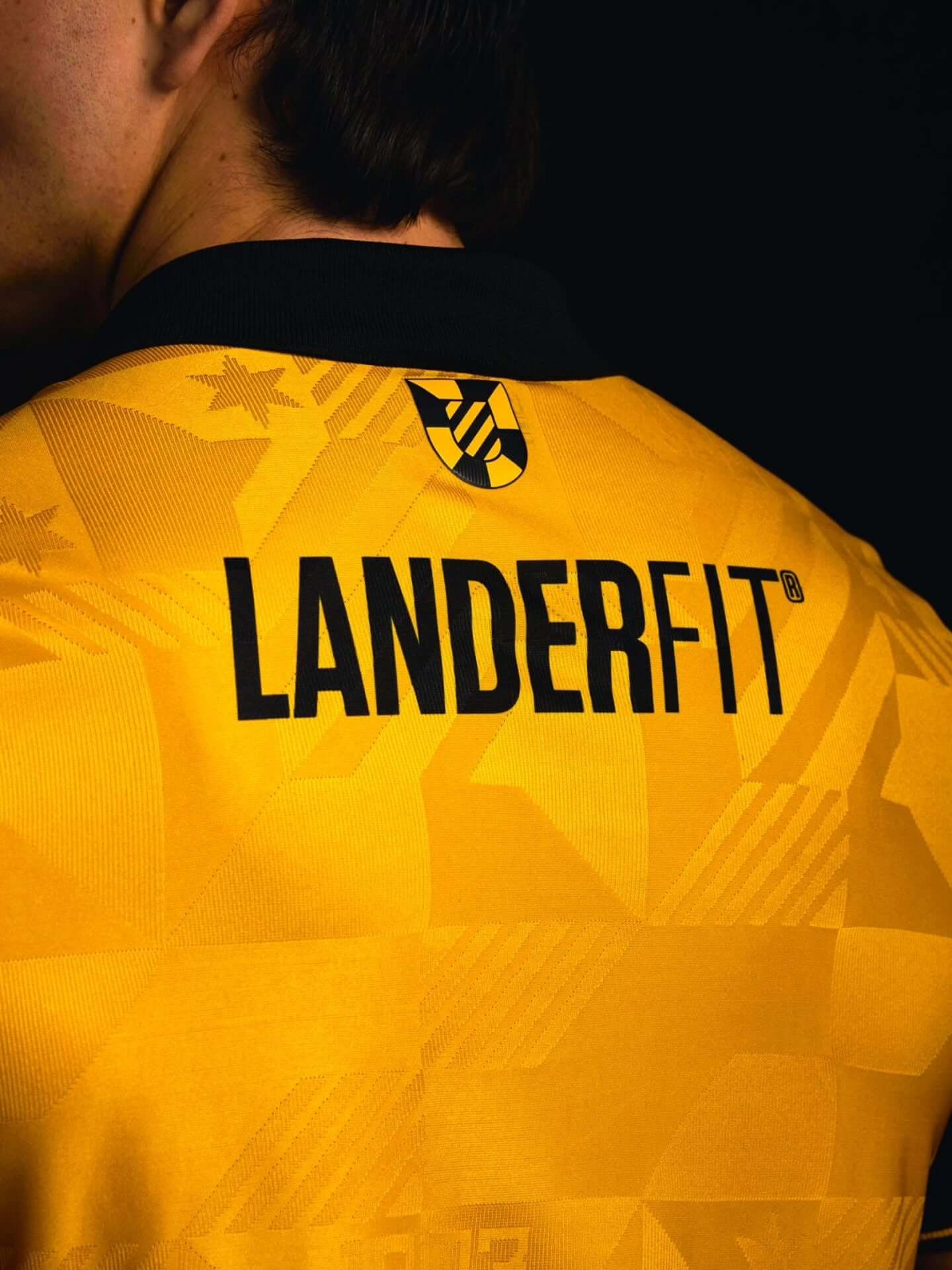 Camisa de 122 anos do Club Guaraní é revelada pela Kyrios