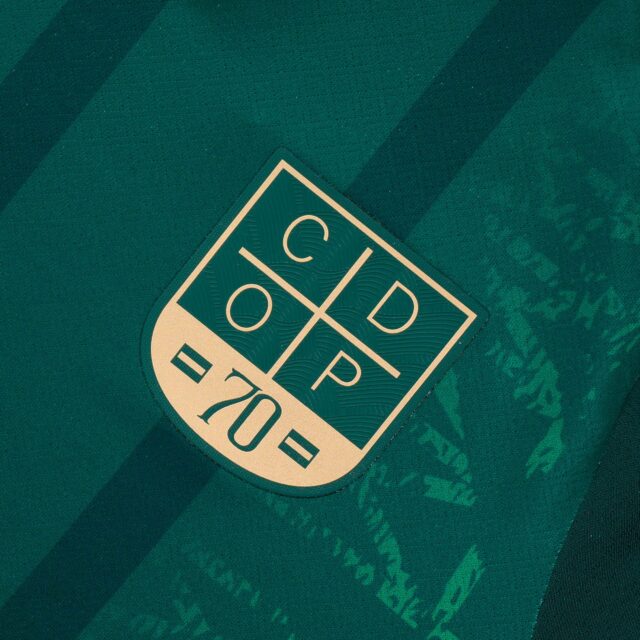 Camisa de 70 anos do Oriente Petrolero 2025 é lançada pela Marathon