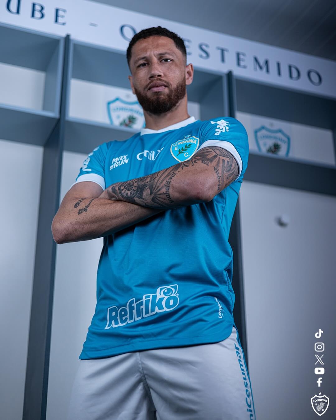 Londrina EC lança nova camisa azul-celeste inspirada nos anos 70