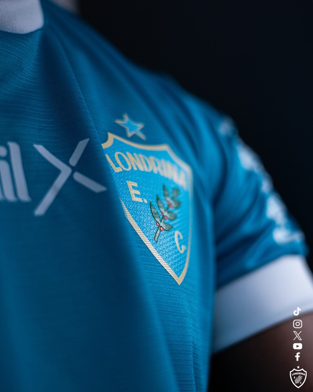 Londrina EC lança nova camisa azul-celeste inspirada nos anos 70