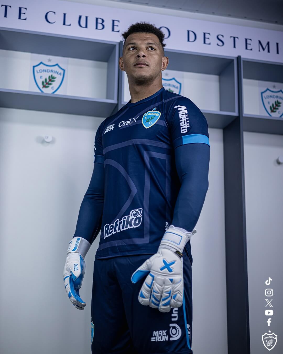 Londrina EC lança nova camisa azul-celeste inspirada nos anos 70
