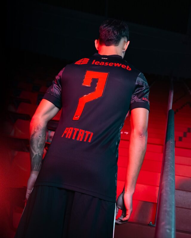 Terceira camisa do AZ Alkmaar 2025-2026 é lançada pela Nike
