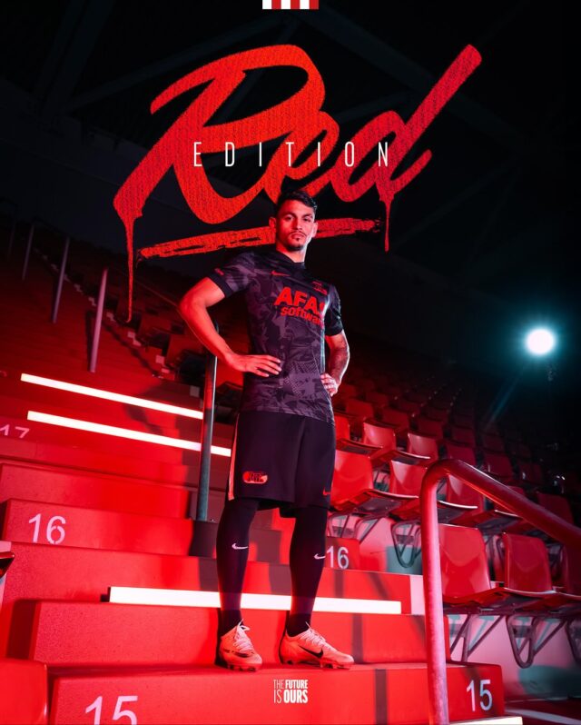 Terceira camisa do AZ Alkmaar 2025-2026 é lançada pela Nike