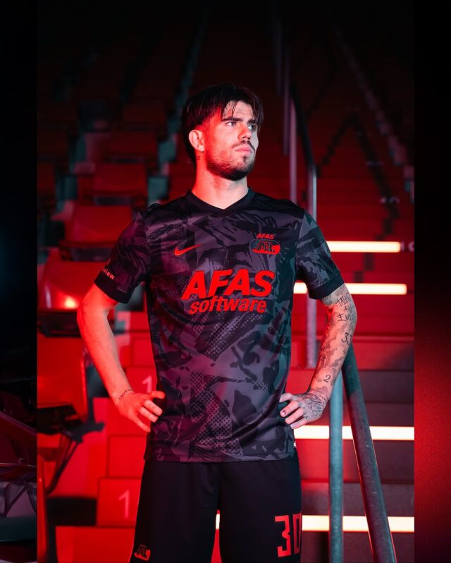 Terceira camisa do AZ Alkmaar 2025-2026 é lançada pela Nike