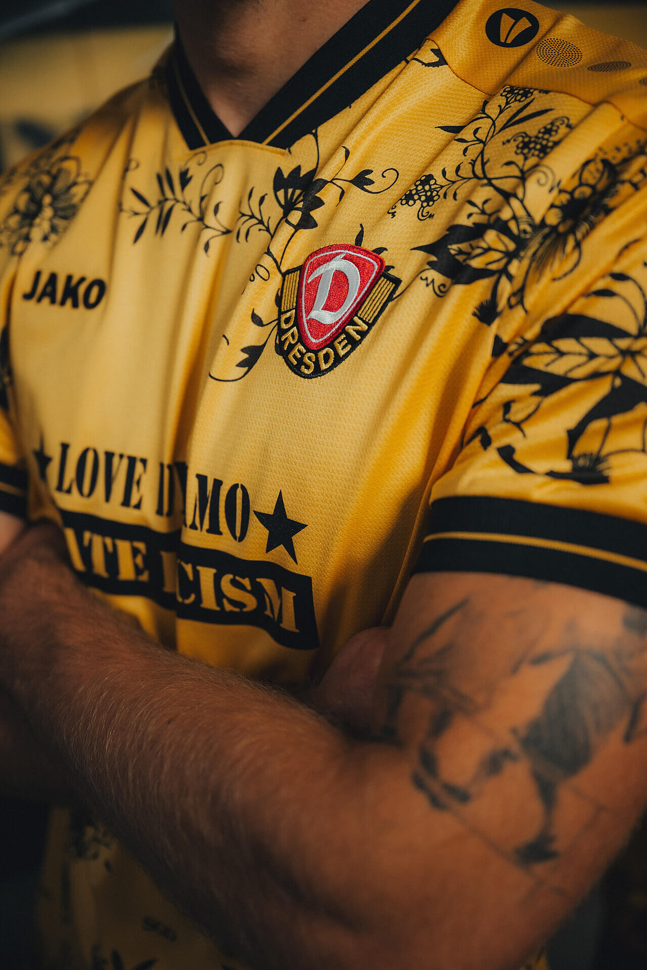 Dynamo Dresden lança camisa contra o racismo