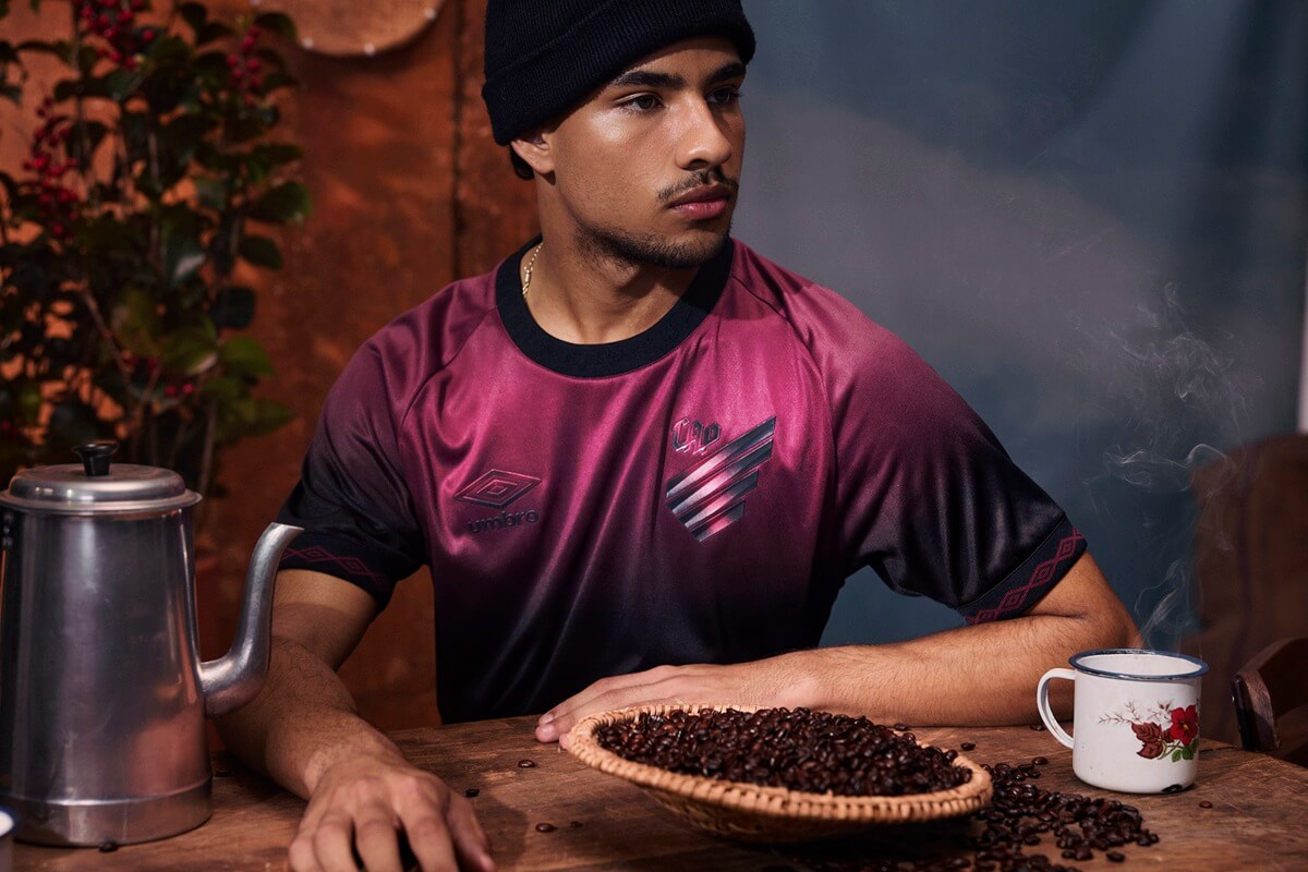 Terceira camisa do Athletico Paranaense 2025-2026 é revelada pela Umbro