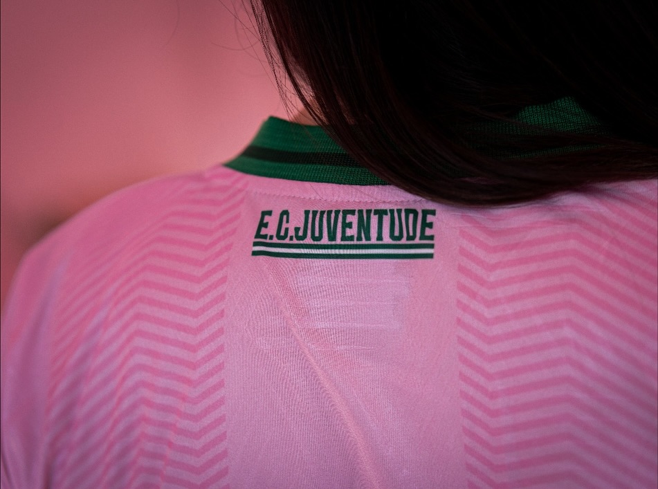 Juventude lança camisa para o Outubro Rosa 2025