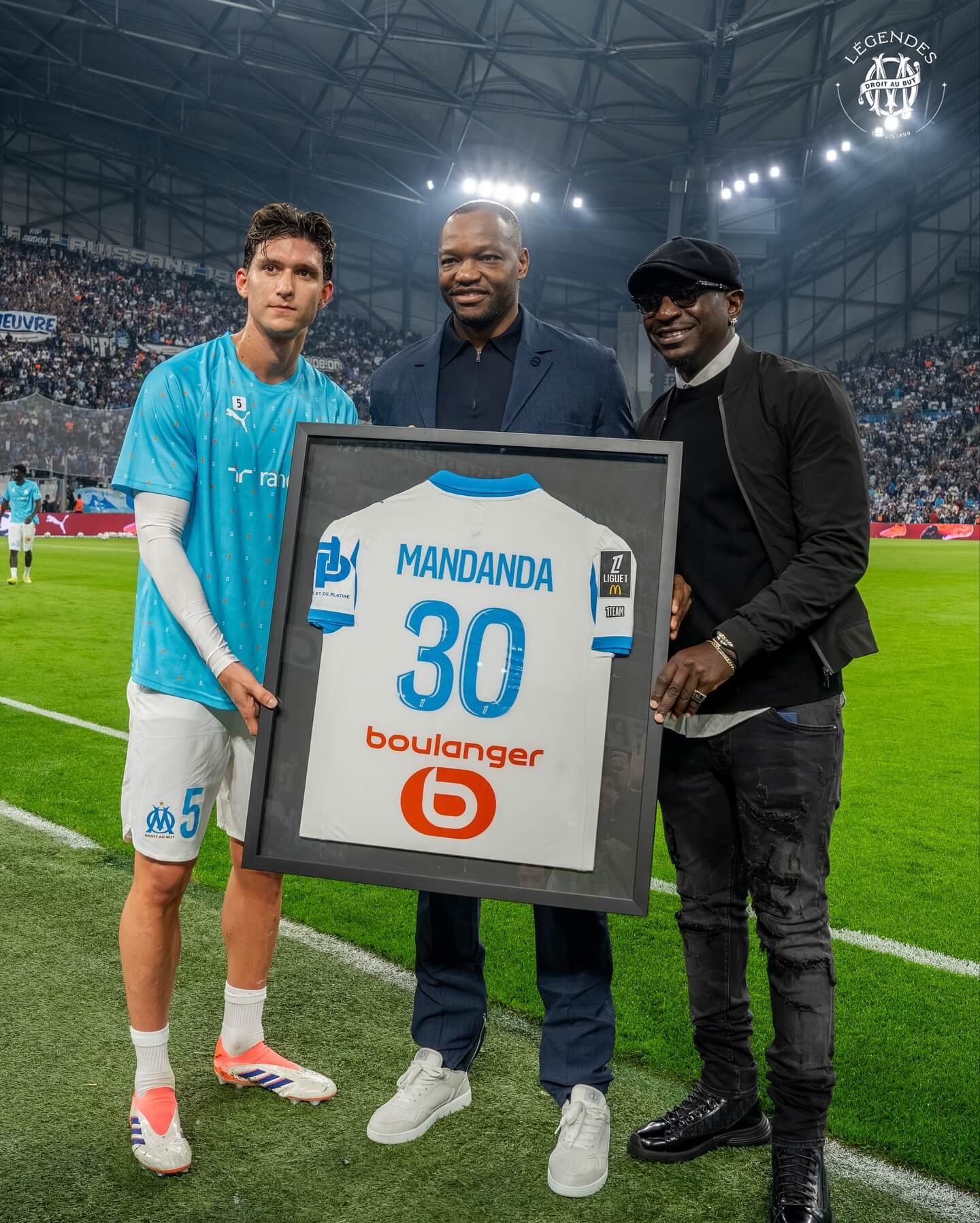 Mandanda 30 camisa aposentada Olympique de Marseille