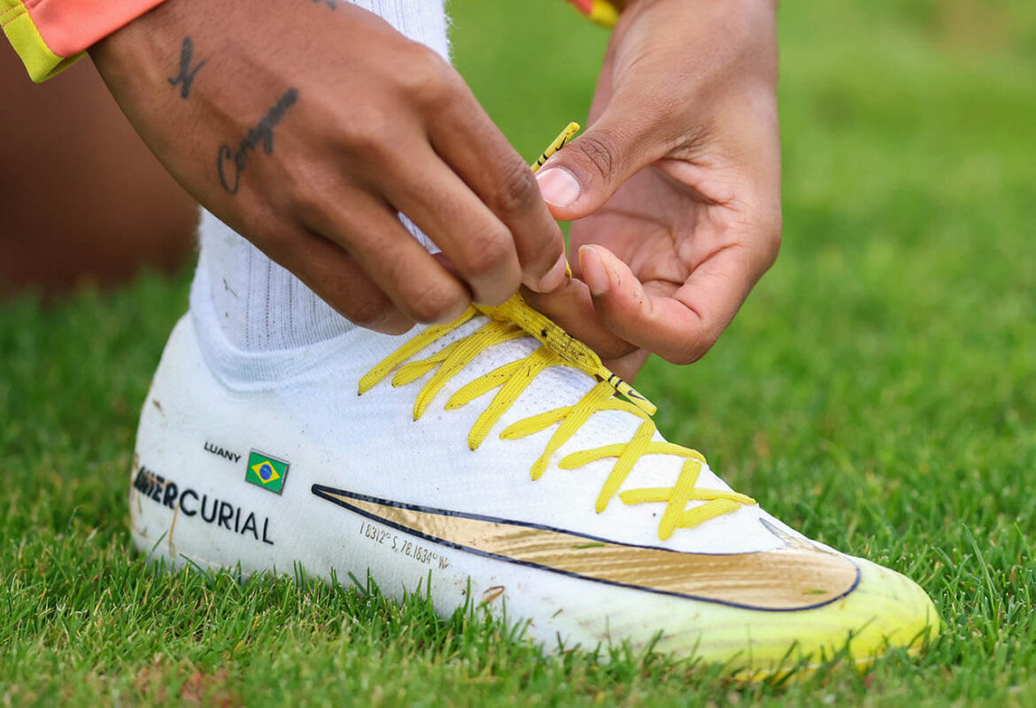 Nike e CBF celebram conquista da Seleção Brasileira Feminina com chuteiras douradas exclusivas